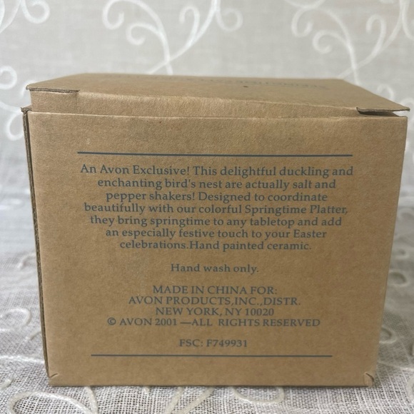 NEW vVintage 2001 Duckling with Flowers & Eggs porcelain Salt and Pepper set. - Picture 6 of 7